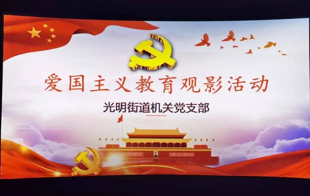 救援时尚的女孩